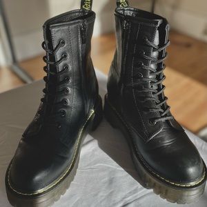 Black platform boots • size 9 •